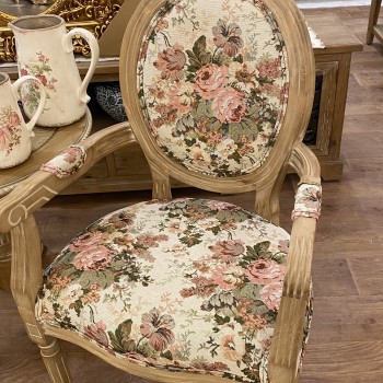 كرسي خشب طبيعي من أجود أنواع  الأقمشه 7973