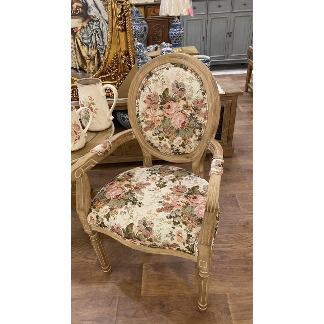 كرسي خشب طبيعي من أجود أنواع  الأقمشه 7973