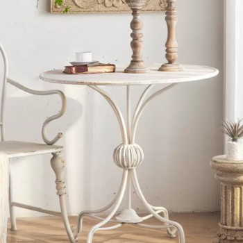 طاولة مصنوعه من المعدن المشغول يدوياحجم 81سم للسطح فتتيح ستايل