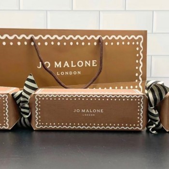 مجموعه من جو مالون لندن العنايه باليدين والجسم مكون 3 قطع -4976 مجموعه من جو مالون لندن العنايه باليدين والجسم مكون 3 قطع -4976