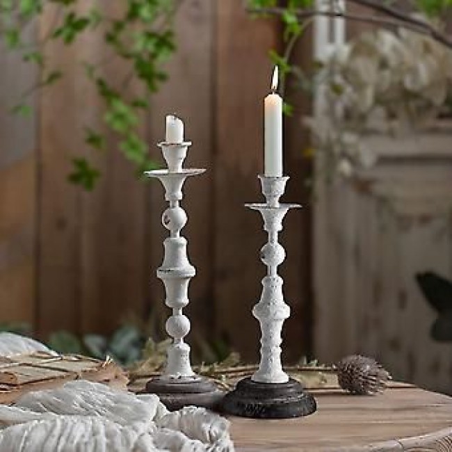 شمعدان ابيض معتق معدن بقاعده خشب بتصميم كلاسيك متوفر شكل واحد  -L4808