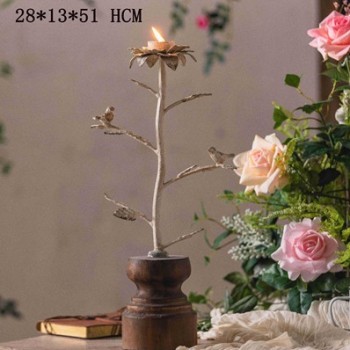 شمعدان معدن معتق بتصميم غصن الورد بقاعده خشبيه -L4760