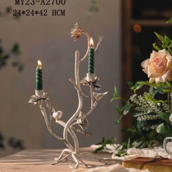 شمعدان ابيض معدن معتق بتصميم اغصان الورود -L4763
