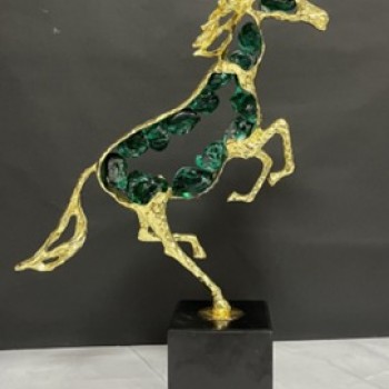 تحفه حصان معدن  مذهب بقاعد سيراميك اسود -2-L5473