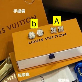 حلق لويس فيتون عالي الجوده متوفر الشكلين -L5449