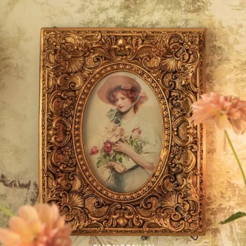 برواز ذهبي كلاسيكي فاخر L3796