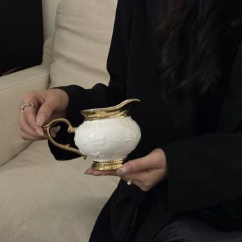 ابريق ابيض سيراميك مذهب فاخر 7246