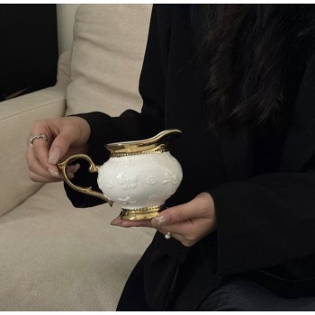 ابريق ابيض سيراميك مذهب فاخر 7246