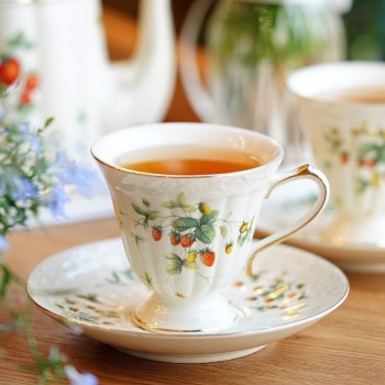 كوب شاي انجليزي وصحن برسوم شجرة الفراوله -L4138