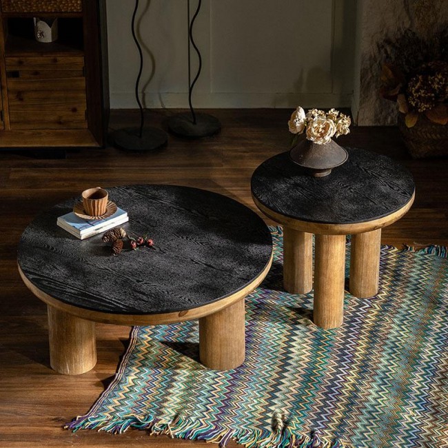 طقم طاولتين بسطح دائري من خشب الصنوبر الطبيعي وبملمس طبيعي متوفر طقم الحجمين L3933