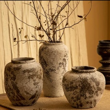 فازه  ابيض فخاريه معتقه فاخره متوفر 3 احجام  4323