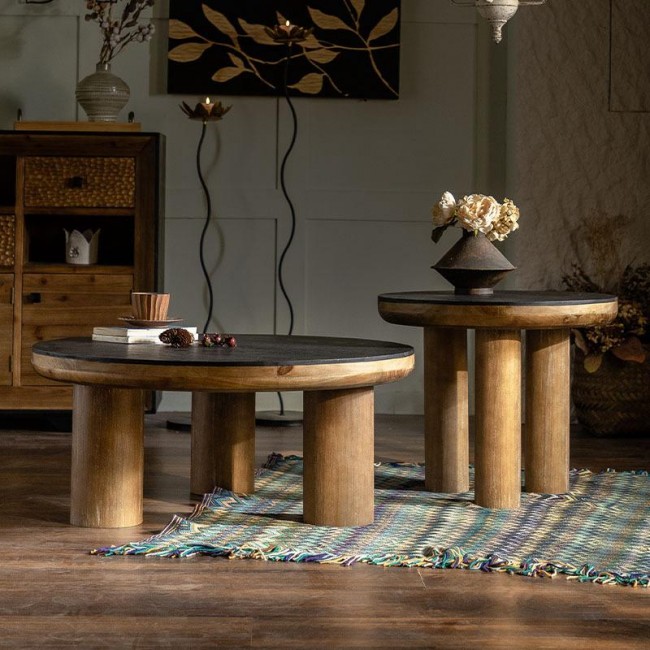 طقم طاولتين بسطح دائري من خشب الصنوبر الطبيعي وبملمس طبيعي متوفر طقم الحجمين L3933