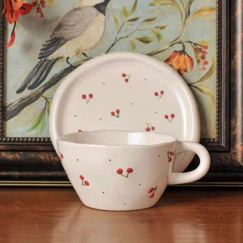 كوب وصحن سيراميك بتصميم كرز 7000