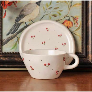 كوب وصحن سيراميك بتصميم كرز 7000