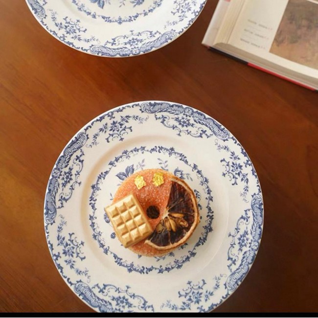 صحن سيراميك وقاعده خشب بتصميم اوربي 7146