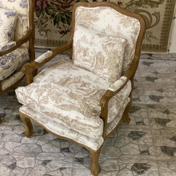 كرسي مصنوع من أجود انواع الخشب والاقمشه بمقاعد نفخ 23021