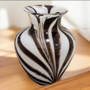 فازة زجاج أسود وأبيض تصميم مودرن 6125