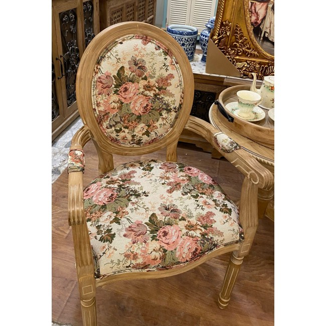 كرسي خشب طبيعي من أجود أنواع  الأقمشه 7973