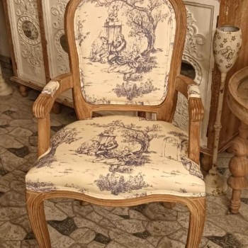 كرسي مصنوع من خشب البلوط وأجود أنواع الأقمشة فنتيج ستايل11