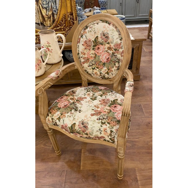 كرسي خشب طبيعي من أجود أنواع  الأقمشه 7973