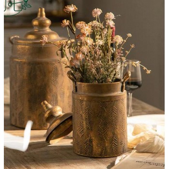 مزهرية معدن معتق بتصميم ريفي أوربي مثالي لديكور منزل L7819 مزهرية معدن معتق بتصميم ريفي أوربي مثالي لديكور منزل L7819