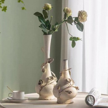 فازة معتق أبيض معدن بتصميم فرنسي متوفرحجمين  8114