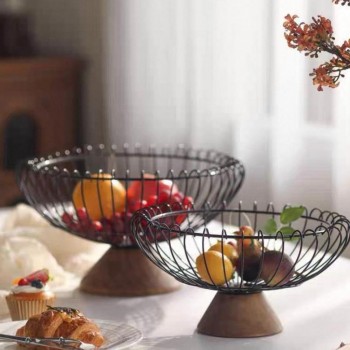 سلة فواكه معدن بقاعده خشب متوفر الحجمين 8083