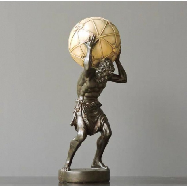 تحفه رجل حامل كرة من الراتنج على الطراز الروماني L7054