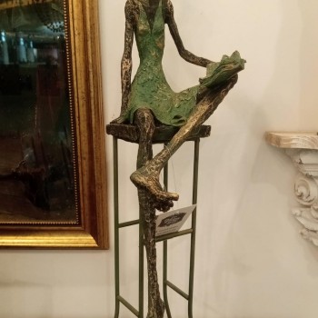 تحفة معدن بتصميم بنت فن أبداعي برتفاع 60cm  07025