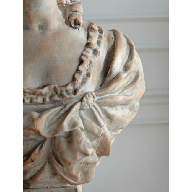 تحفه بنت على الطراز الاوربي فكتوريا 7558 بارتفاع 64cm