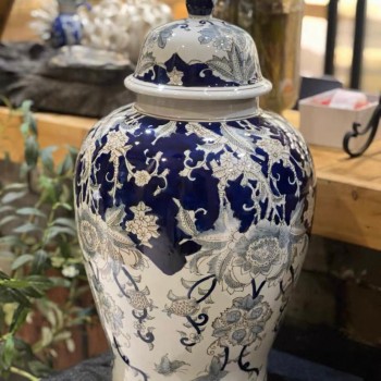 فازة سيراميك بتصميم أوربي ملائم لديكور المنزل 7509