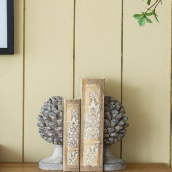 فاصل كتب بتصميم ثمرة صنوبر مثالي لديكور المنزل 7581