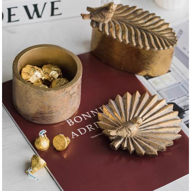 تحفة بغطاء بتصميم ورق نباتات وعصفور ذهبي معتق متوفر حجمين  7596