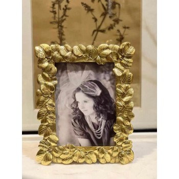 برواز صور بإطار ذهبي بتصميم أوربي انيق 7639 برواز صور بإطار ذهبي بتصميم أوربي انيق 7639