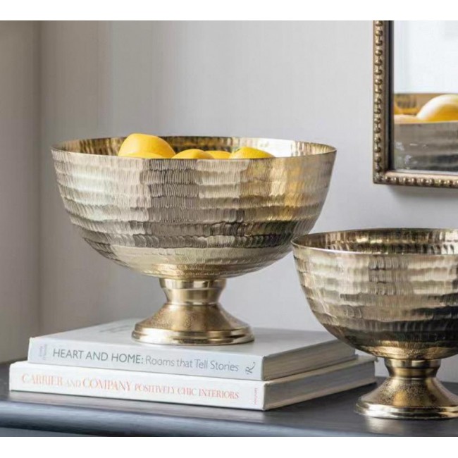 صحن تقديم بقاعده معدن منقش بتصميم رماني أنيق متوفر الحجمين 7630