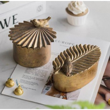 تحفة بغطاء بتصميم ورق نباتات وعصفور ذهبي معتق متوفر حجمين 7596 تحفة بغطاء بتصميم ورق نباتات وعصفور ذهبي معتق متوفر حجمين 7596