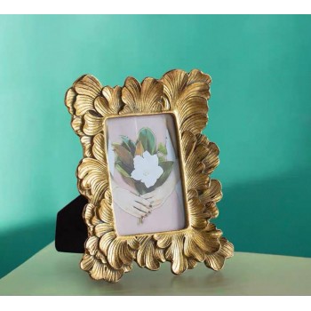 برواز صور بإطار ذهبي بتصميم بتلات الورد مثالي لديكور المنزل 7637 برواز صور بإطار ذهبي بتصميم بتلات الورد مثالي لديكور المنزل 7637