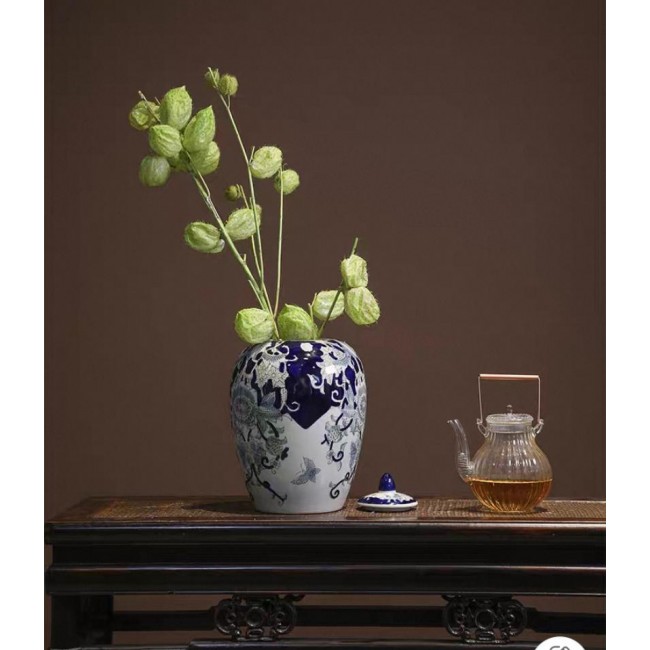 فازة بغطاء سيراميك بزخارف أنيقة مثالي لديكور المنزل 7510