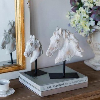 تحفة حصان خشب أبيض بقاعدة معدن متوفر الحجمين 7573 تحفة حصان خشب أبيض بقاعدة معدن متوفر الحجمين 7573