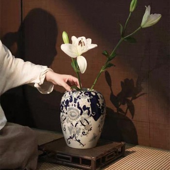 فازة بغطاء سيراميك بزخارف أنيقة مثالي لديكور المنزل 7510 فازة بغطاء سيراميك بزخارف أنيقة مثالي لديكور المنزل 7510