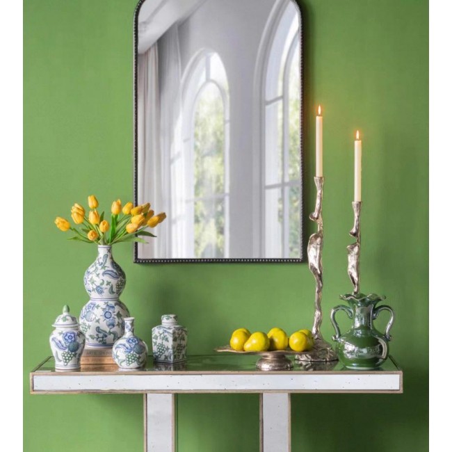 شمعدان معدن فضي بستايل أوربي فاخر متوفر الحجمين 7552