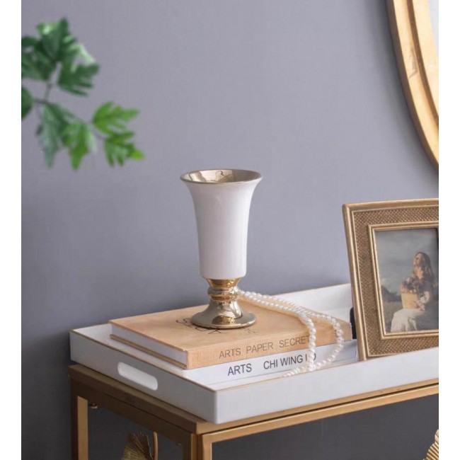 فازة أبيض سيراميك بتصميم أوربي 7500