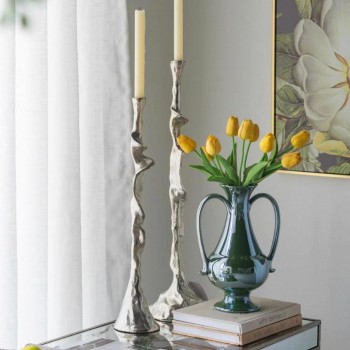 شمعدان معدن فضي بستايل أوربي فاخر متوفر الحجمين 7552