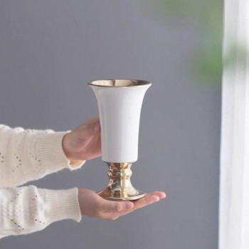 فازة أبيض سيراميك بتصميم أوربي 7500