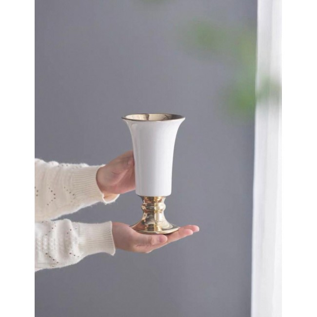 فازة أبيض سيراميك بتصميم أوربي 7500