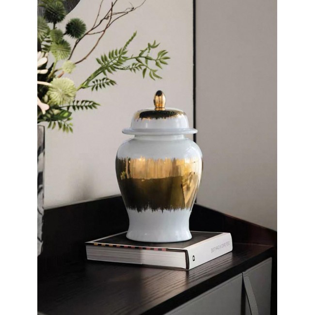 فازة سيراميك أبيض متناغم باللون الذهبي بتصميم عصري 7471