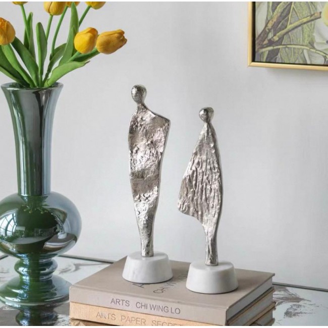 تحفة معدن بتصميم فن أبداعي بقاعده رخاميه مثالي لديكور المنزل متوفر الحجمين 7486