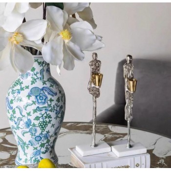 شمعدان معدن فضي بقاعده رخامي بتصميم مودرن متوفر شكلين7483