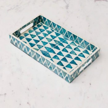 صينية صغيره مزخرفة بزخارف رائعه مزينه ببلاط أزرق وأبيض بنمط مثلثات 7658