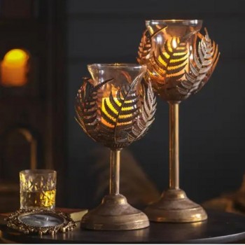 شمعدان معدن ذهبي معتق بحامل زجاج بتصميم اوربي قديم متوفر الحجمين L8094